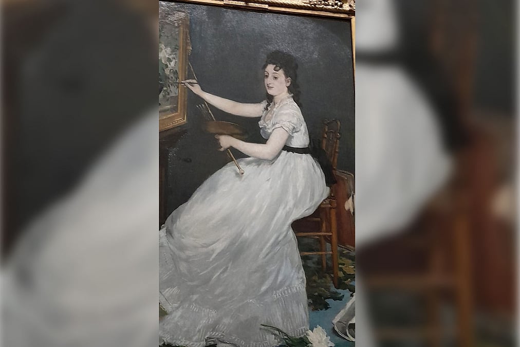 Tukli mushuklar bilan yosh fohishalar, fotosuratlar