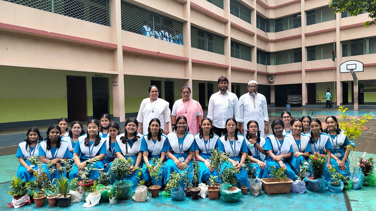 শিক্ষার্থী শুধু অনলাইনে আবেদন করতে পারবে। আবেদনের ক্ষেত্রে ৫৫০ টাকা আবেদন ফি জমা দিতে হবে