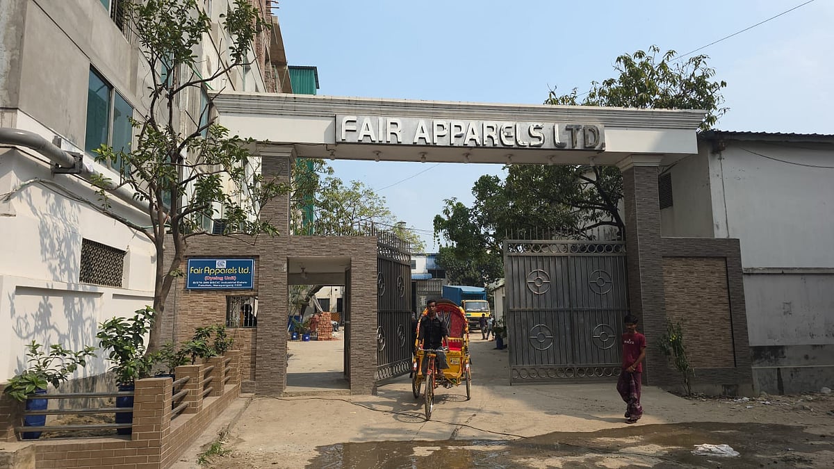 দুটি পোশাক কারখানার যৌথ ‘গ্যাস মিটার রুমে’ বিস্ফোরণ ঘটে। আজ রোববার