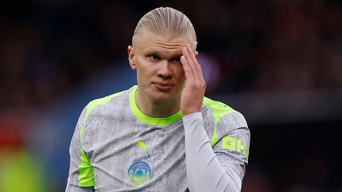 হতাশায় মুখ ঢাকছেন হলান্ড। অ্যাস্টন ভিলার কাছে হেরে গেছে তাঁর দল ম্যানচেস্টার সিটি