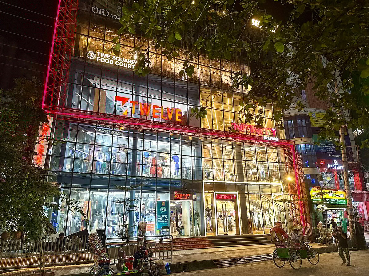 শ্যামলী রিং রোড সম্প্রতি ঢাকার অন্যতম ফ্যাশন হাব