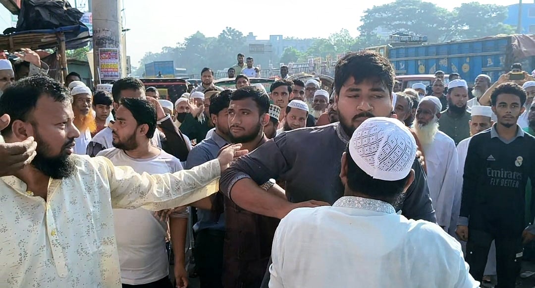 কুমিল্লার চান্দিনায় জামায়াতে ইসলামীর কুমিল্লা উত্তর জেলা শাখা আয়োজিত গণমিছিল শেষে সমাবেশে হাতাহাতির ঘটনা ঘটে। সোমবার সকালে ঢাকা-চট্টগ্রাম মহাসড়কের চান্দিনা বাস স্টেশন এলাকায়