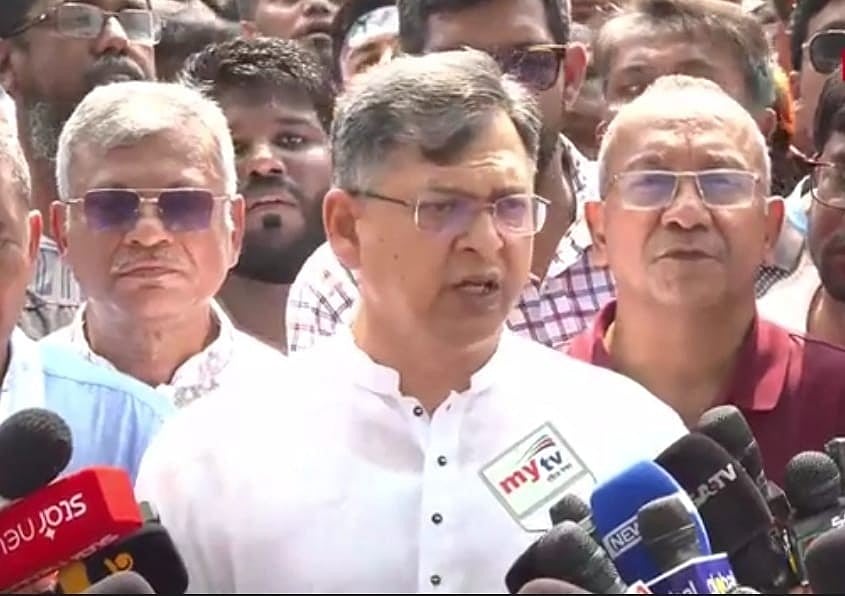 বিএনপির স্থায়ী কমিটির সদস্য সালাহউদ্দিন আহমদ; আজ সোমবার যুবদলের ৪৭তম প্রতিষ্ঠাবার্ষিকী উপলক্ষে রাজধানীর শেরেবাংলা নগরে বিএনপির প্রতিষ্ঠাতা জিয়াউর রহমানের সমাধিতে