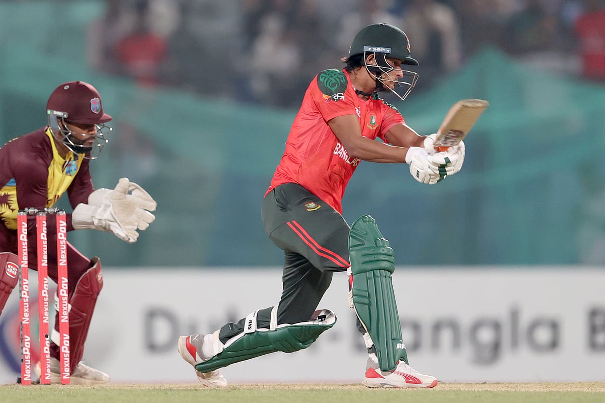 শেষ দিকে আশা দেখাচ্ছিল নাসুম আহমেদের ব্যাটিংও