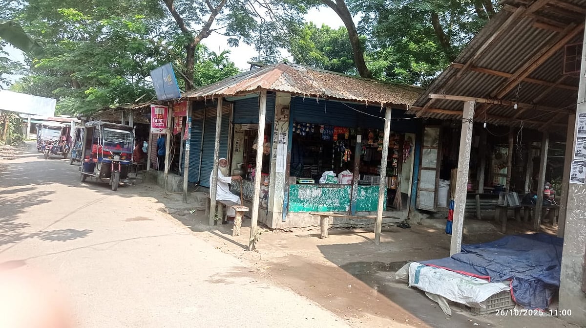 প্রায় ৩০ বছর ধরে মাঝারি আকারের বাজারটি ‘তাফালিং বাজার’ হিসেবে পরিচিত। চাঁদপুরের মতলব দক্ষিণ উপজেলার উপাদী উত্তর গ্রামে