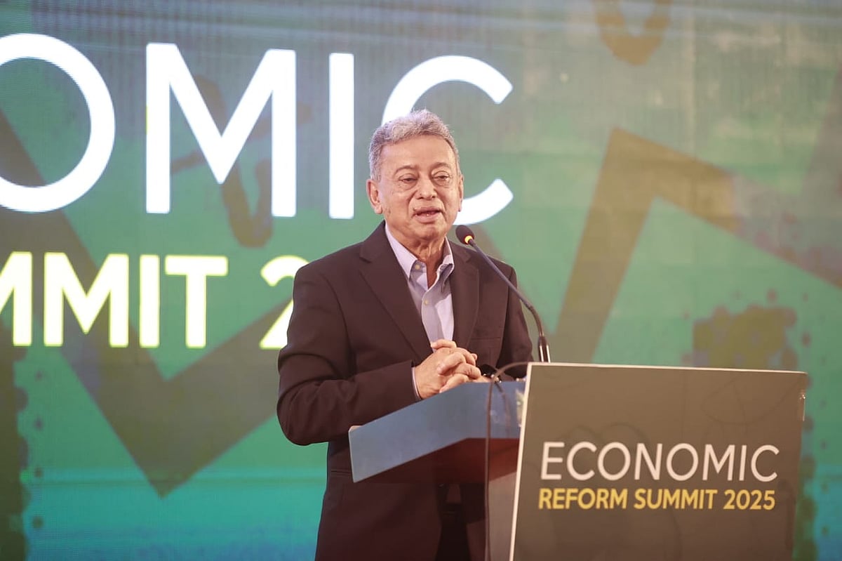 আজ রাজধানীতে অনুষ্ঠিত ইকোনমিক রিফর্ম সামিটে প্রধান অতিথির বক্তব্য দেন আমীর খসরু মাহমুদ চৌধুরী।