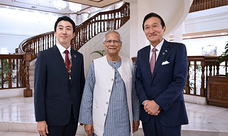 প্রধান উপদেষ্টা অধ্যাপক মুহাম্মদ ইউনূসের সঙ্গে সাক্ষাৎ করেন জাপানের শিল্পপ্রতিষ্ঠান ওয়াতামি গ্রুপের প্রতিষ্ঠাতা ওয়াতানাবে। রাষ্ট্রীয় অতিথি ভবন যমুনা, ২৫ অক্টোবর ২০২৫