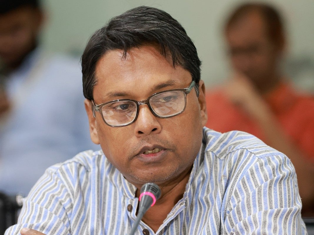 ‘অন্তর্ভুক্তিমূলক ও সুষ্ঠু জাতীয় সংসদ নির্বাচন: রাজনৈতিক দলের কাছে নাগরিক সমাজের প্রত্যাশা’ শীর্ষক গোলটেবিল বৈঠকে বাংলাদেশের কমিউনিস্ট পার্টির (সিপিবি) সাধারণ সম্পাদক আবদুল্লাহ ক্বাফী রতন। আজ সোমবার বিকেলে রাজধানীর কারওয়ান বাজারে প্রথম আলো কার্যালয়ে