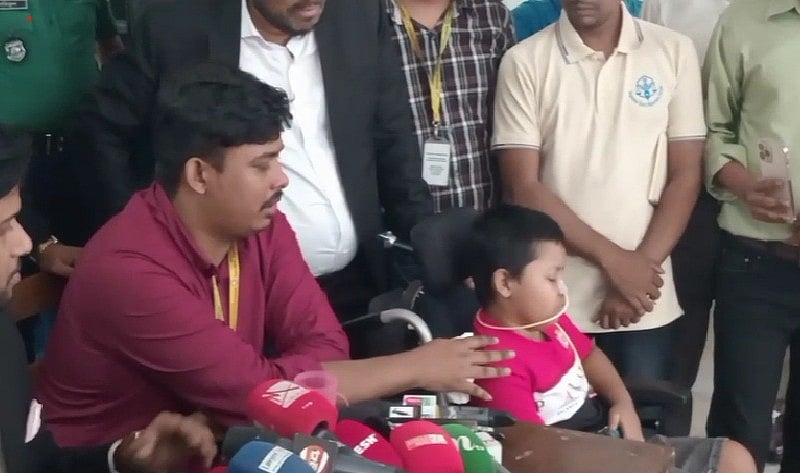 গুলিবিদ্ধ সন্তান বাসিত খান মুসাকে নিয়ে আজ সোমবার আন্তর্জাতিক অপরাধ ট্রাইব্যুনালে জবানবন্দি দেন তার বাবা মো. মোস্তাফিজুর রহমান