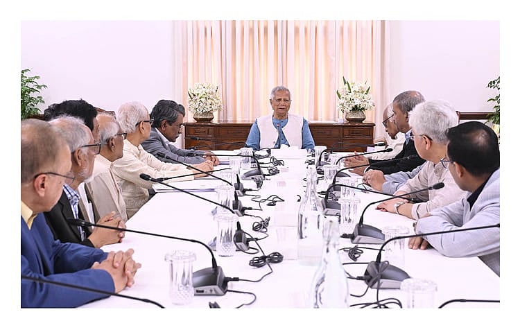 প্রধান উপদেষ্টা অধ্যাপক মুহাম্মদ ইউনূস জুলাই জাতীয় সনদ বাস্তবায়নের উপায়–বিষয়ক সুপারিশ হস্তান্তর অনুষ্ঠানে বক্তব্য দেন। রাষ্ট্রীয় অতিথি ভবন যমুনা, ঢাকা। ২৮ অক্টোবর