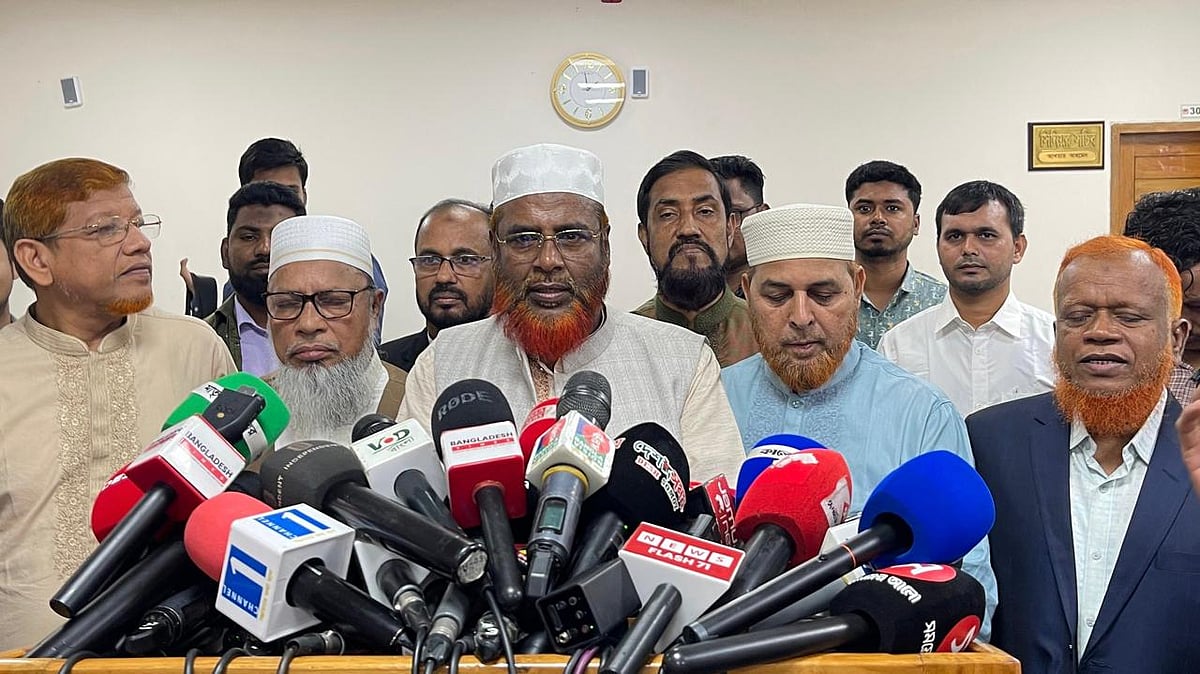 জামায়াতে ইসলামীর সাত সদস্যের প্রতিনিধিদল আজ মঙ্গলবার সকালে প্রধান নির্বাচন কমিশনারের সঙ্গে বৈঠক করে। পরে সাংবাদিকদের সঙ্গে কথা বলেন জামায়াতের সেক্রেটারি জেনারেল গোলাম পরওয়ার