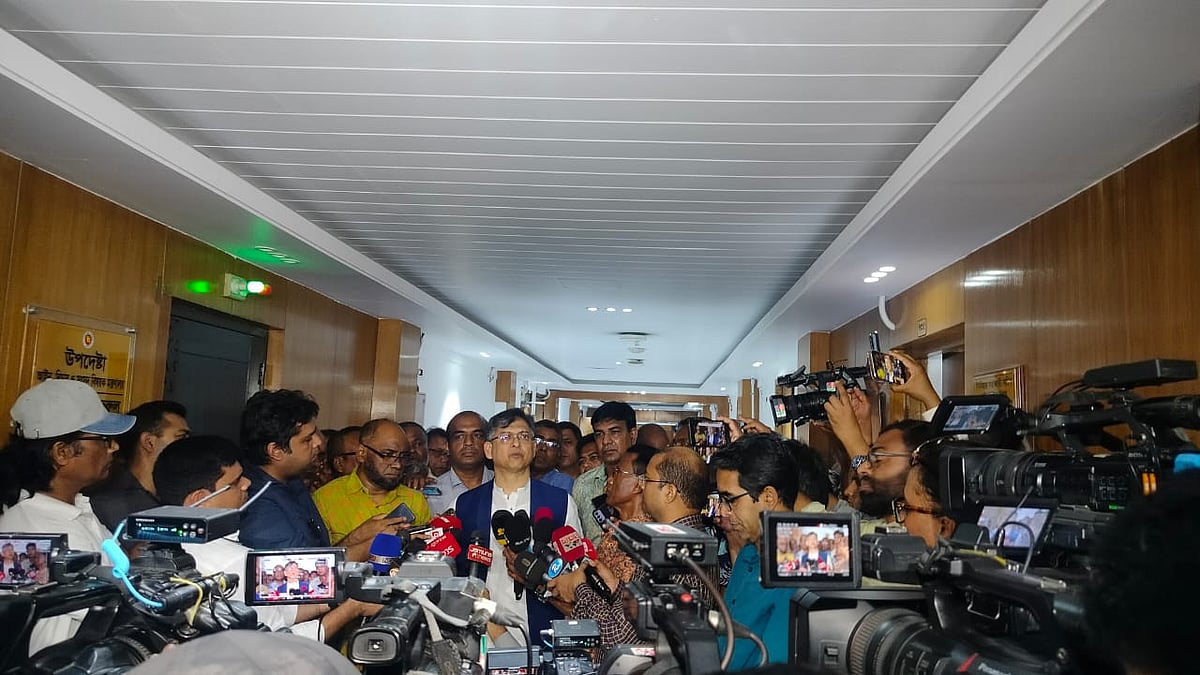 বিএনপির স্থায়ী কমিটির সদস্য সালাহউদ্দিন আহমদ নির্বাচনী প্রতীকসংক্রান্ত আরপিওর বিধান সংশোধন নিয়ে দলের আপত্তির বিষয়টি আইন উপদেষ্টা অধ্যাপক আসিফ নজরুলের কাছে তুলে ধরেছেন। উপদেষ্টার সঙ্গে দেখা করে বেরিয়ে সাংবাদিকদের সঙ্গে কথা বলেন তিনি। আজ মঙ্গলবার বিকেলে সচিবালয়ে