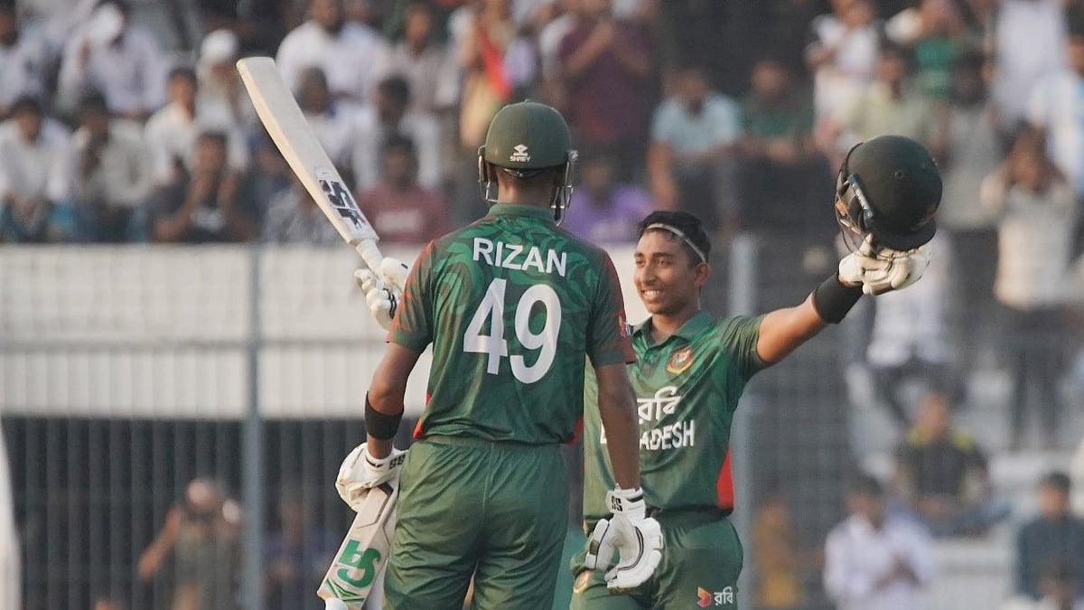 সেঞ্চুরি করেছেন বাংলাদেশের ব্যাটসম্যান কালাম। আজ বগুড়ার শহীদ চান্দু স্টেডিয়ামে