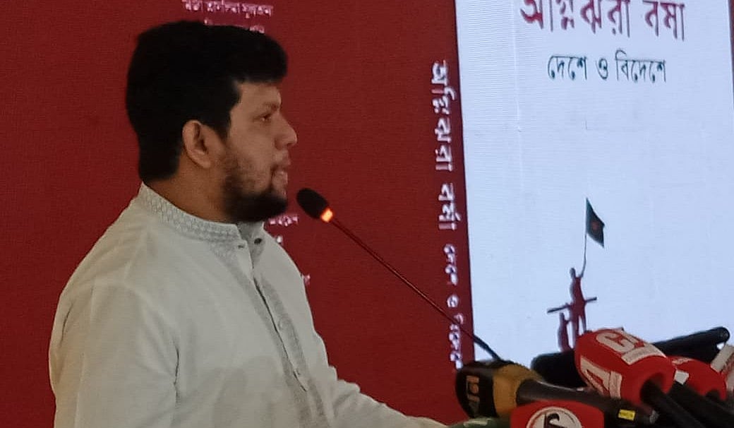 তথ্য উপদেষ্টা মাহফুজ আলম। আজ মঙ্গলবার ঢাকার গুলশানের একটি হোটেলে ‘অগ্নিঝরা বর্ষা: দেশ ও বিদেশে’ গ্রন্থের মোড়ক উন্মোচন অনুষ্ঠানে