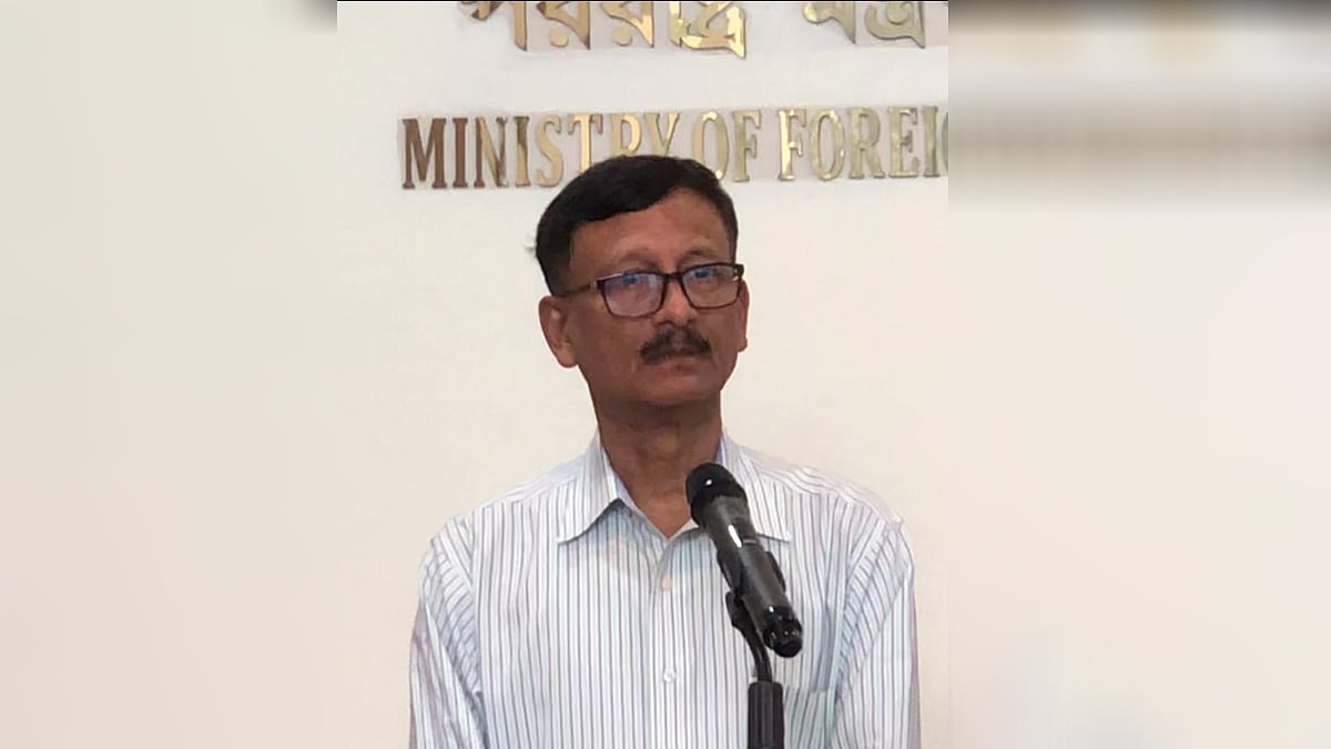 পররাষ্ট্র উপদেষ্টা মো. তৌহিদ হোসেন আজ পররাষ্ট্র মন্ত্রণালয়ে সাংবাদিকদের বিভিন্ন প্রশ্নের জবাব দেন