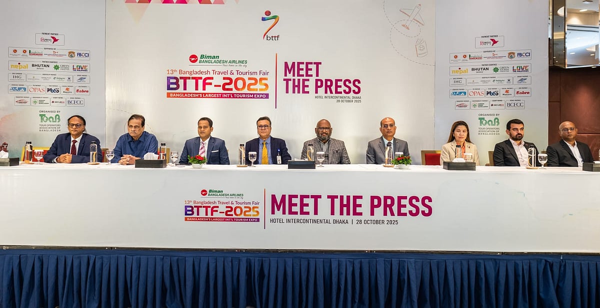 ঢাকায় বাংলাদেশ ট্রাভেল অ্যান্ড টুরিজম ফেয়ার (বিটিটিএফ) উপলক্ষে এক সংবাদ সম্মেলনের আয়োজন করে টোয়াব। আজ মঙ্গলবার রাজধানীর হোটেল ইন্টারকন্টিনেন্টালেআগত অতিথিরা