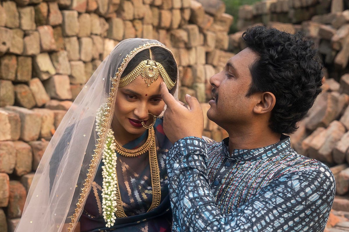 পরিচালক স্বজন মাঝি ও অভিনেত্রী তাহুয়া লাভিব