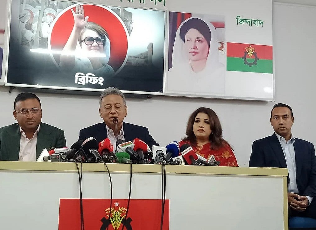 গুলশানে বিএনপির চেয়ারপারসনের কার্যালয়ে আজ মঙ্গলবার বিকেলে সাংবাদিকদের ব্রিফ করেন দলটির স্থায়ী কমিটির সদস্য আমীর খসরু মাহমুদ চৌধুরী