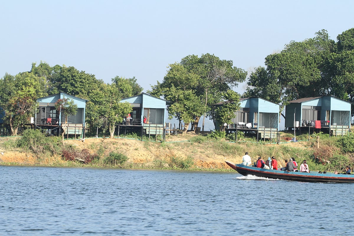 পরিবেশ ছাড়পত্র ছাড়া রাঙামাটি সদরের দীঘলিবাগ এলাকায় গড়ে ওঠা একটি রিসোর্ট। সম্প্রতি তোলা