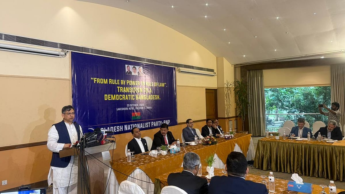 বিএনপির স্থায়ী কমিটির সদস্য সালাহউদ্দিন আহমদ। আজ বুধবার রাজধানীর বনানীর একটি হোটেলে বিএনপি আয়োজিত গোলটেবিল বৈঠকে