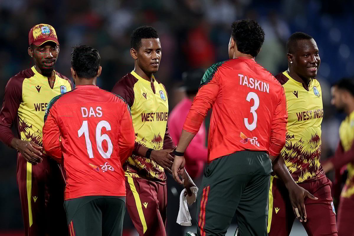 টানা দ্বিতীয় টি–টোয়েন্টিতে হেরে সিরিজও হেরেছে বাংলাদেশ। আজ চট্টগ্রামের বীরশ্রেষ্ঠ মতিউর রহমান স্টেডিয়ামে