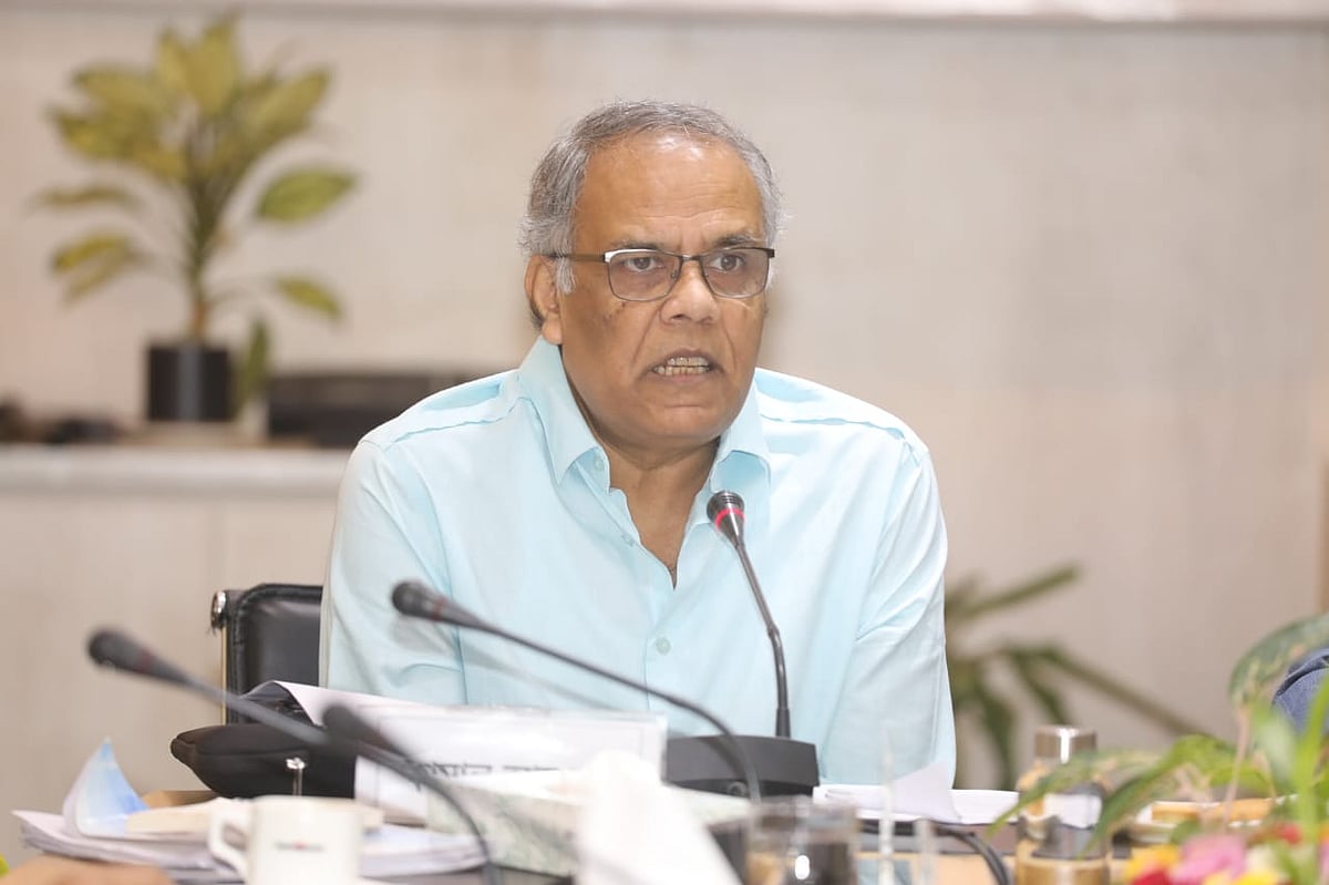 ‘বাংলাদেশের গণমাধ্যমে সংস্কার: সুপারিশ, বাস্তবতা ও ভবিষ্যৎ’ শীর্ষক গোলটেবিল বৈঠকে বক্তব্য দেন গণমাধ্যম সংস্কার কমিশনের প্রধান কামাল আহমেদ