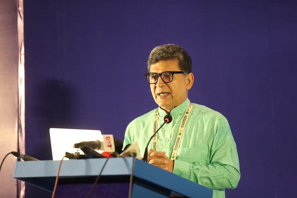 ‘ইউথ পারসপেকটিভস অন স্যোশাল প্রগ্রেস: গ্রাসরুটস, নেটওয়ার্কস অ্যান্ড লিডারশিপ ভয়েসেস’ শীর্ষক জাতীয় সম্মেলনের উদ্বোধনী আয়োজনে বক্তব্য দেন হোসেন জিল্লুর রহমান। ঢাকা, ২৯ অক্টোবর ২০২৫