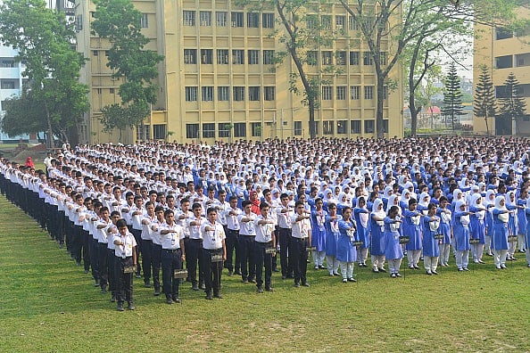 ক্যান্টনমেন্ট পাবলিক স্কুল অ্যান্ড কলেজ মোমেনশাহীতে ভর্তি–ইচ্ছুক শিক্ষার্থী বা অভিভাবকদের অনলাইনে ফরম পূরণ করে আবেদনপ্রক্রিয়া সম্পন্ন করতে হবে।