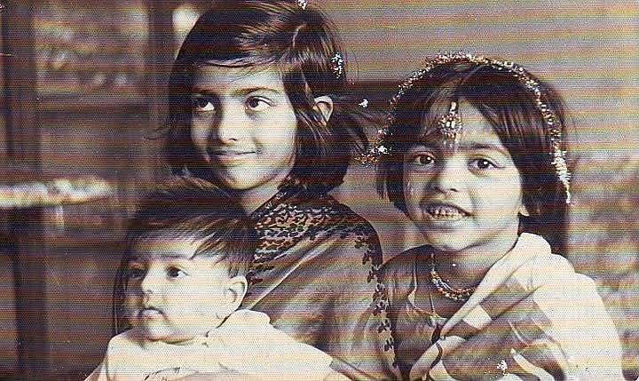 ছোটবেলায় নায়িকার সঙ্গে তাঁর দুই বোন