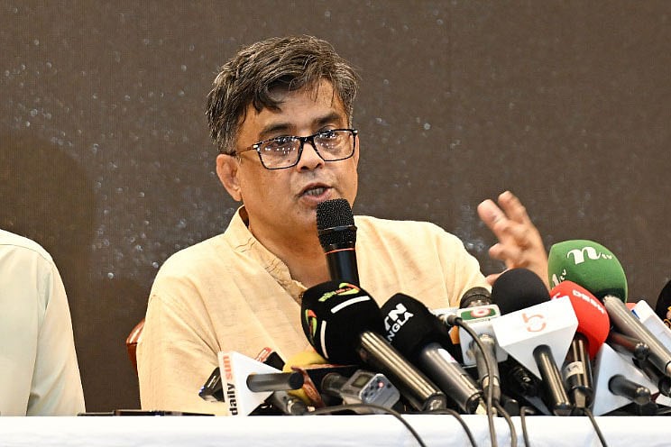 সংবাদ ব্রিফিংয়ে প্রধান উপদেষ্টার প্রেস সচিব শফিকুল আলম। আজ বুধবার বিকেলে রাজধানীর ফরেন সার্ভিস একাডেমিতে