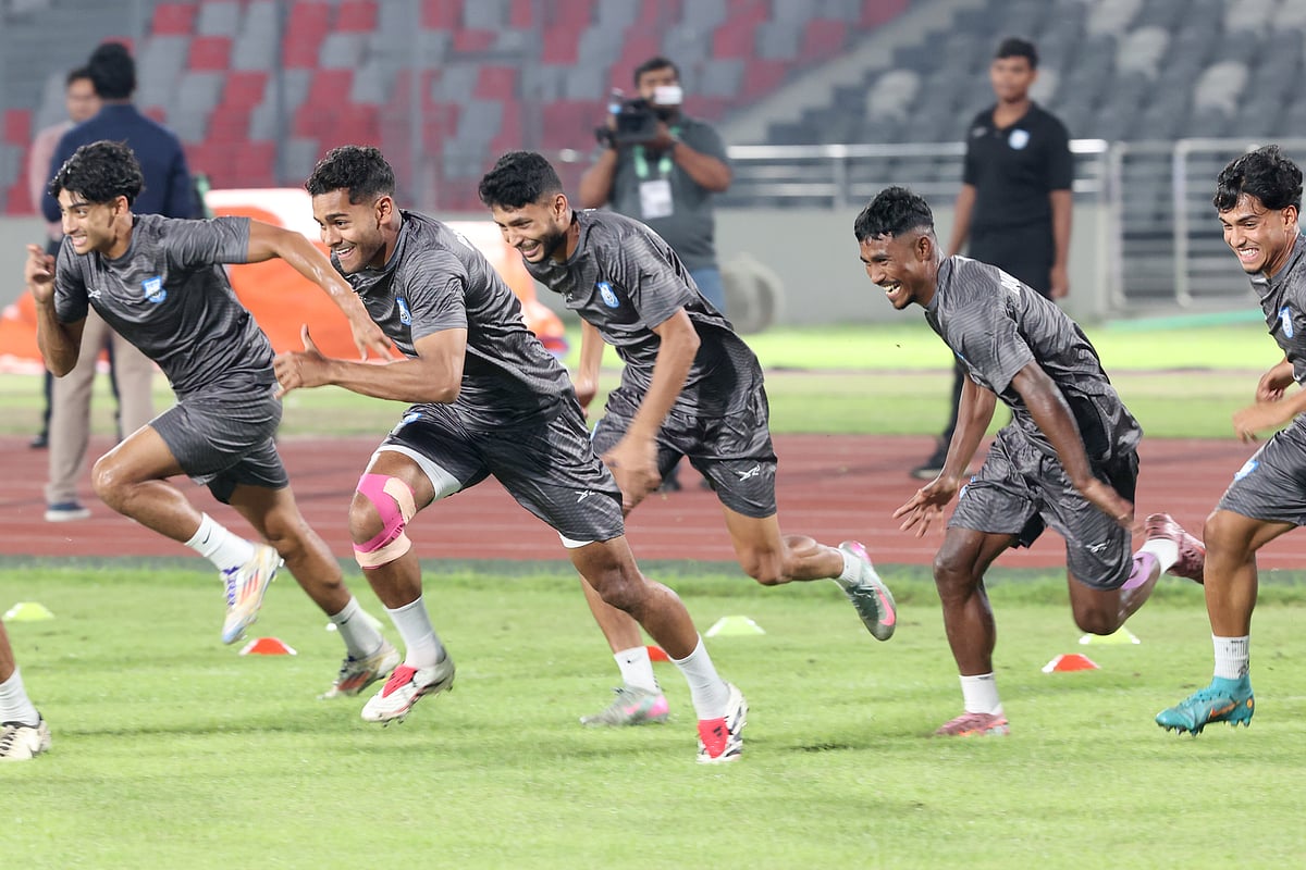 আন্তর্জাতিক ব্যস্ততা সামনে রেখে জাতীয় ফুটবল দলের ক্যাম্প শুরু হচ্ছে বৃহস্পতিবার। ছবিটি গত ৮ অক্টোবর হংকং ম্যাচের অনুশীলনে তোলা