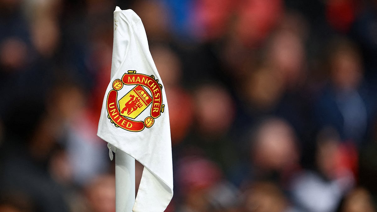 এই মুহূর্তে ইংলিশ প্রিমিয়ার লিগ পয়েন্ট তালিকার ছয়ে আছে ম্যানচেস্টার ইউনাইটেড