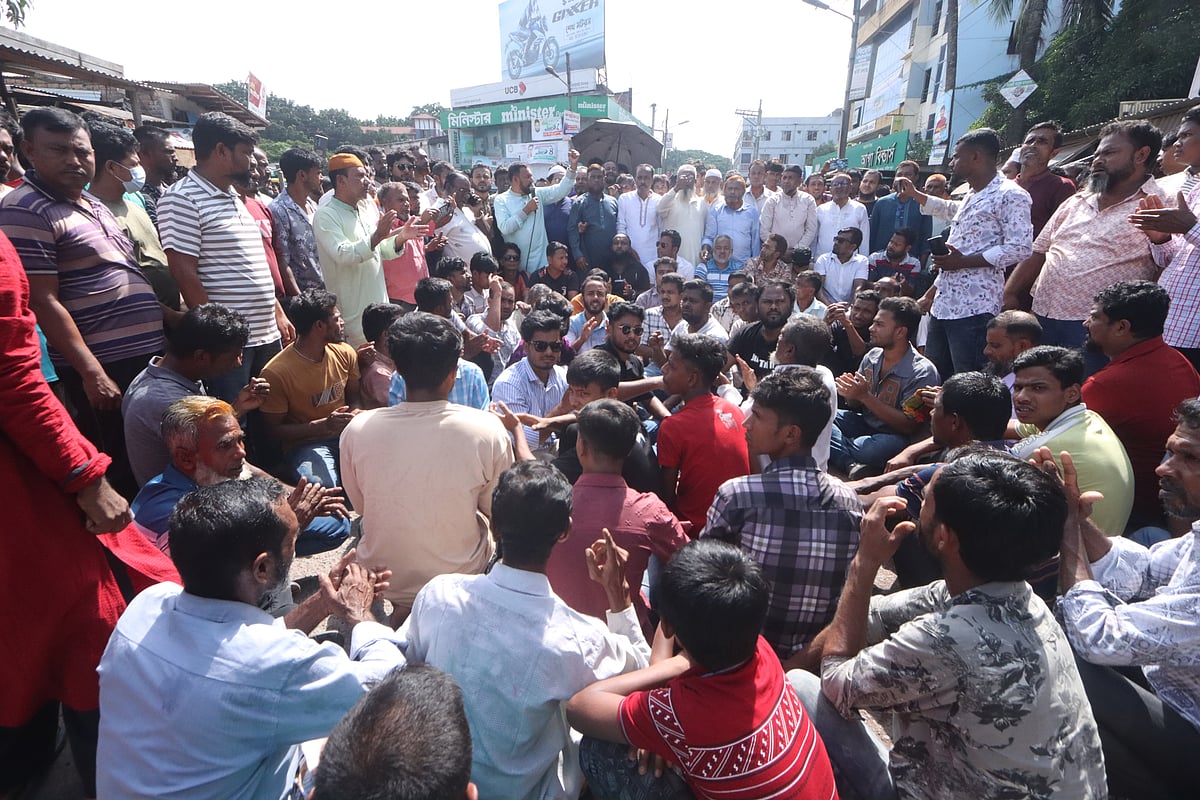 ফরিদপুরের বোয়ালমারী উপজেলা ও পৌর বিএনপির কমিটি বাতিলের দাবিতে দলটির একাংশের নেতা-কর্মীদের সড়ক অবরোধ। আজ দুপুরে ওয়াপদার মোড় এলাকার মাঝকান্দি-ভাটিয়াপাড়া মহাসড়কে