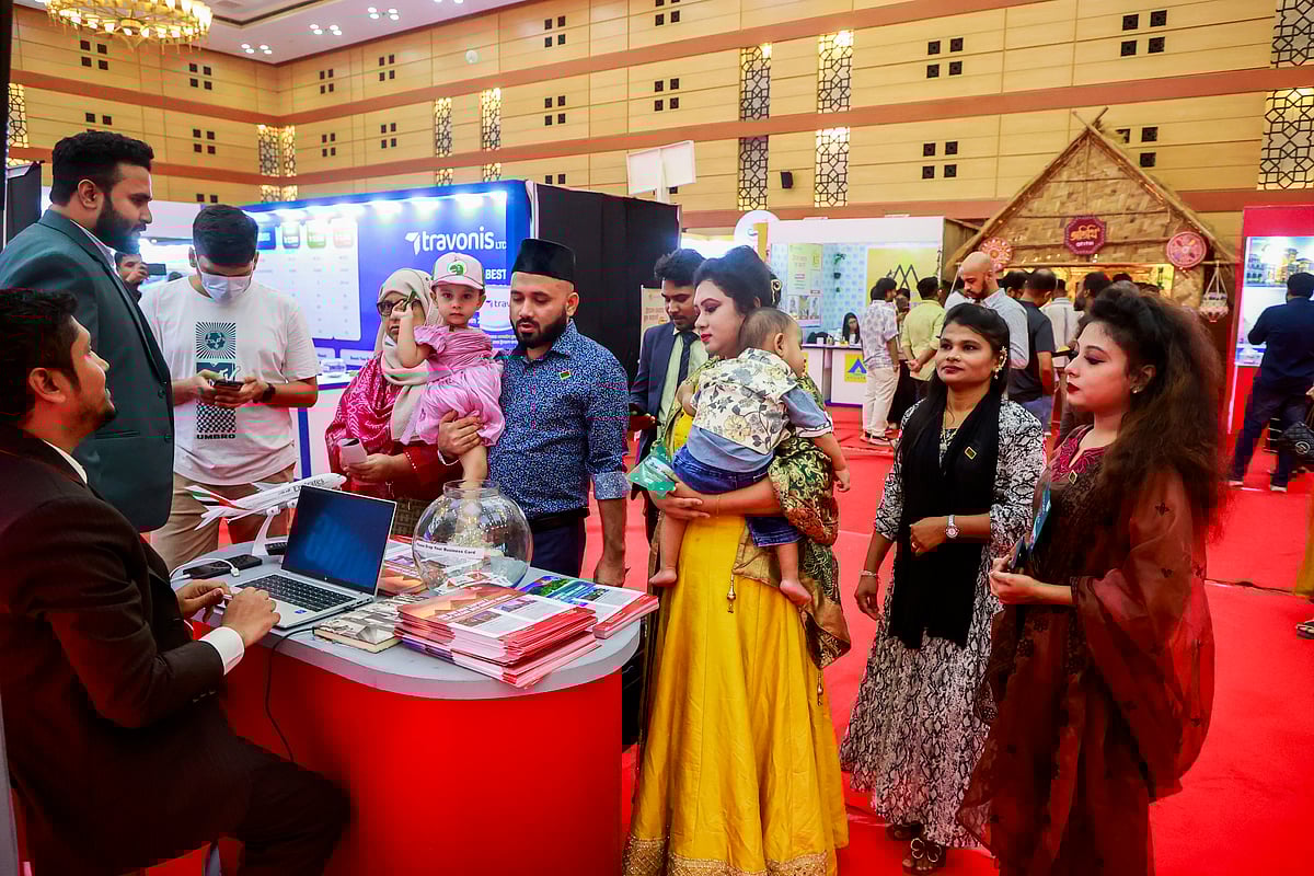 ট্যুর অপারেটর অ্যাসোসিয়েশন অব বাংলাদেশ (টোয়াব) আয়োজিত তিন দিনব্যাপী ‘বাংলাদেশ ট্রাভেল অ্যান্ড ট্যুরিজম ফেয়ার’ (বিটিটিএফ) শীর্ষক মেলার প্রথম দিনে দর্শনার্থীরা ভিড় করেন। গতকাল রাজধানীর শেরেবাংলা নগরের বাংলাদেশ-চীন মৈত্রী সম্মেলন কেন্দ্রে