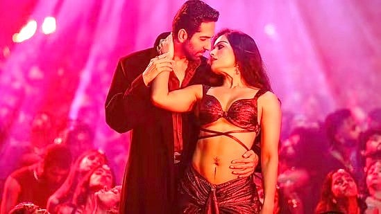 ‘থামা’ সিনেমার দৃশ্যে আয়ুষ্মান ও রাশমিকা। এক্স থেকে