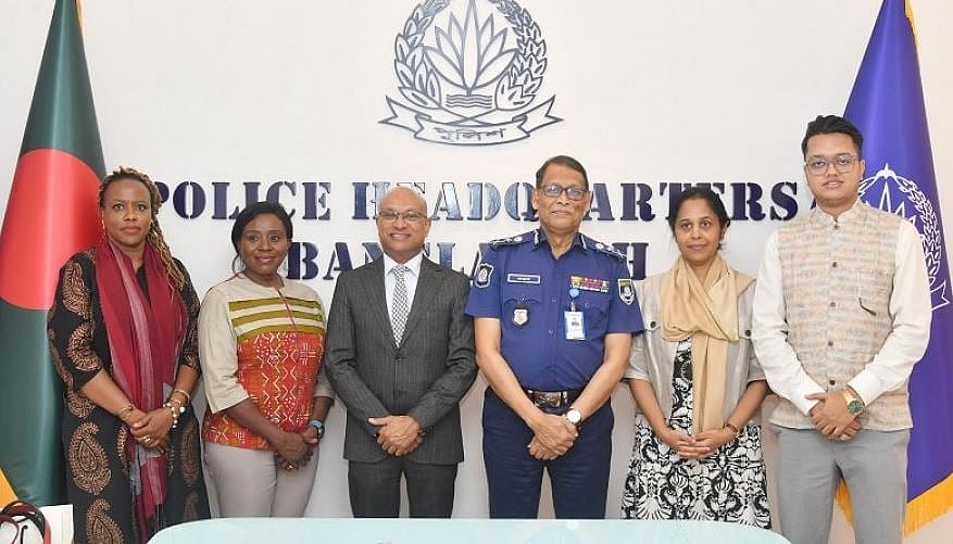 পুলিশ মহাপরিদর্শক বাহারুল আলমের সঙ্গে আজ বৃহস্পতিবার সাক্ষাৎ করেছে কমনওয়েলথ ইলেক্টোরাল সাপোর্ট সেকশনের পাঁচ সদস্যের একটি প্রতিনিধিদল
