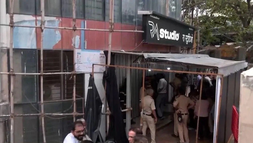 ভারতের মুম্বাই শহরের এই স্টুডিও থেকে ১৭ শিশুসহ ১৯ জনকে উদ্ধার করে পুলিশ। ৩০ অক্টোবর ২০২৫, মুম্বাই