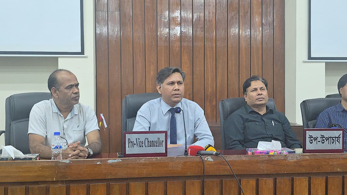 রাজশাহী বিশ্ববিদ্যালয়ের সুইমিংপুলে ছাত্রীর মৃত্যুর ঘটনায় প্রাথমিক তদন্ত প্রতিবেদন প্রকাশ করেছে তদন্ত কমিটি। বৃহস্পতিবার দুপুরে বিশ্ববিদ্যালয়ের সিনেট ভবনে