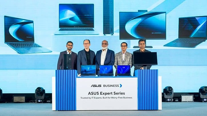 আসুসের নতুন মডেলের ল্যাপটপ উন্মোচনী অনুষ্ঠানে অতিথিরা