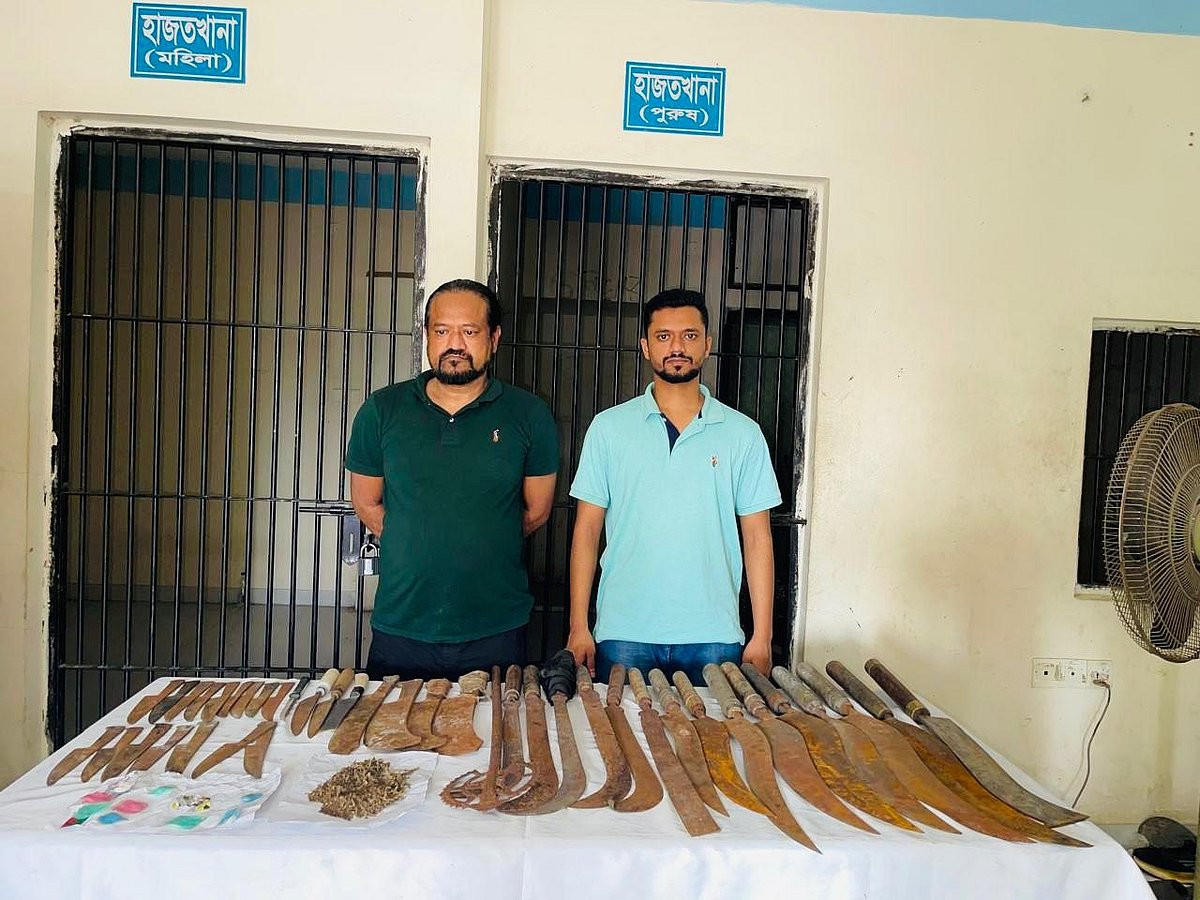 দেশি অস্ত্র, গাঁজাসহ আটক বিএনপি নেতার ভাই–ভাতিজা। গতকাল বুধবার রাতে