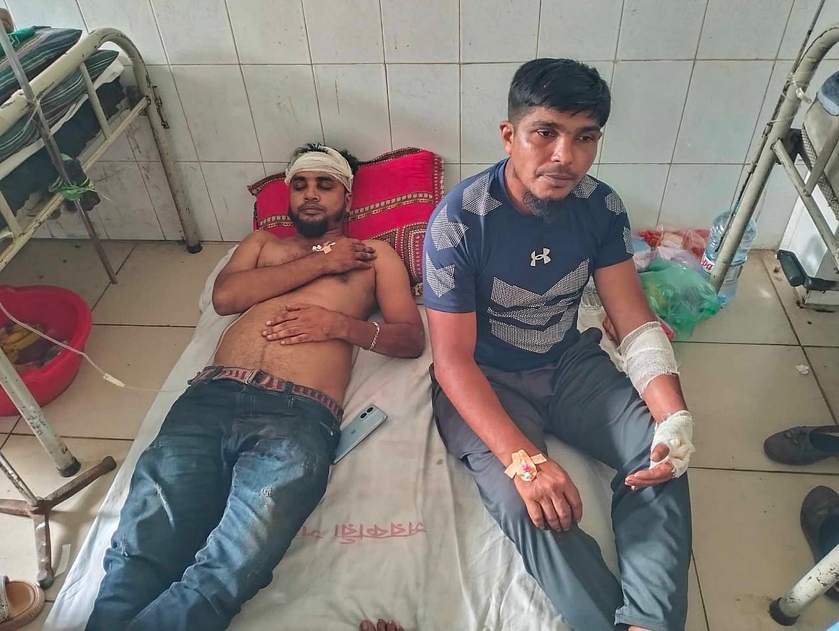 সংঘর্ষে আহত কয়েকজনকে হাসপাতালে ভর্তি করা হয়েছে। বৃহস্পতিবার দুপুরে