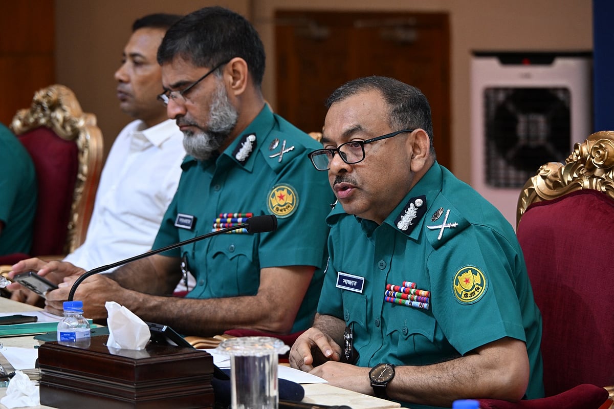 ডিএমপির গ্র্যান্ড কল্যাণ সভায় ডিএমপির সব অফিসার ও ফোর্সদের উদ্দেশে ডিএমপি কমিশনার শেখ মো. সাজ্জাত আলী বক্তব্য দেন