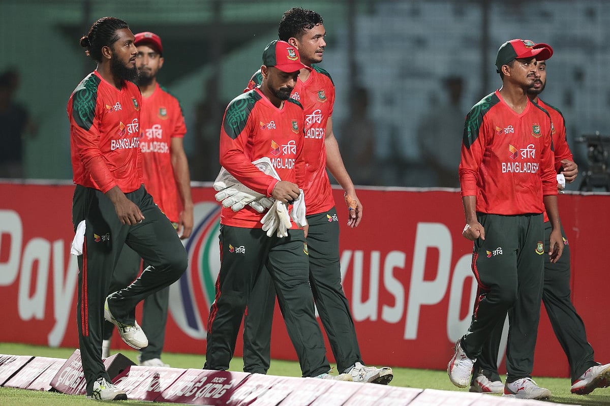 হার নিয়ে মাঠ ছেড়ে বাংলাদেশ দল