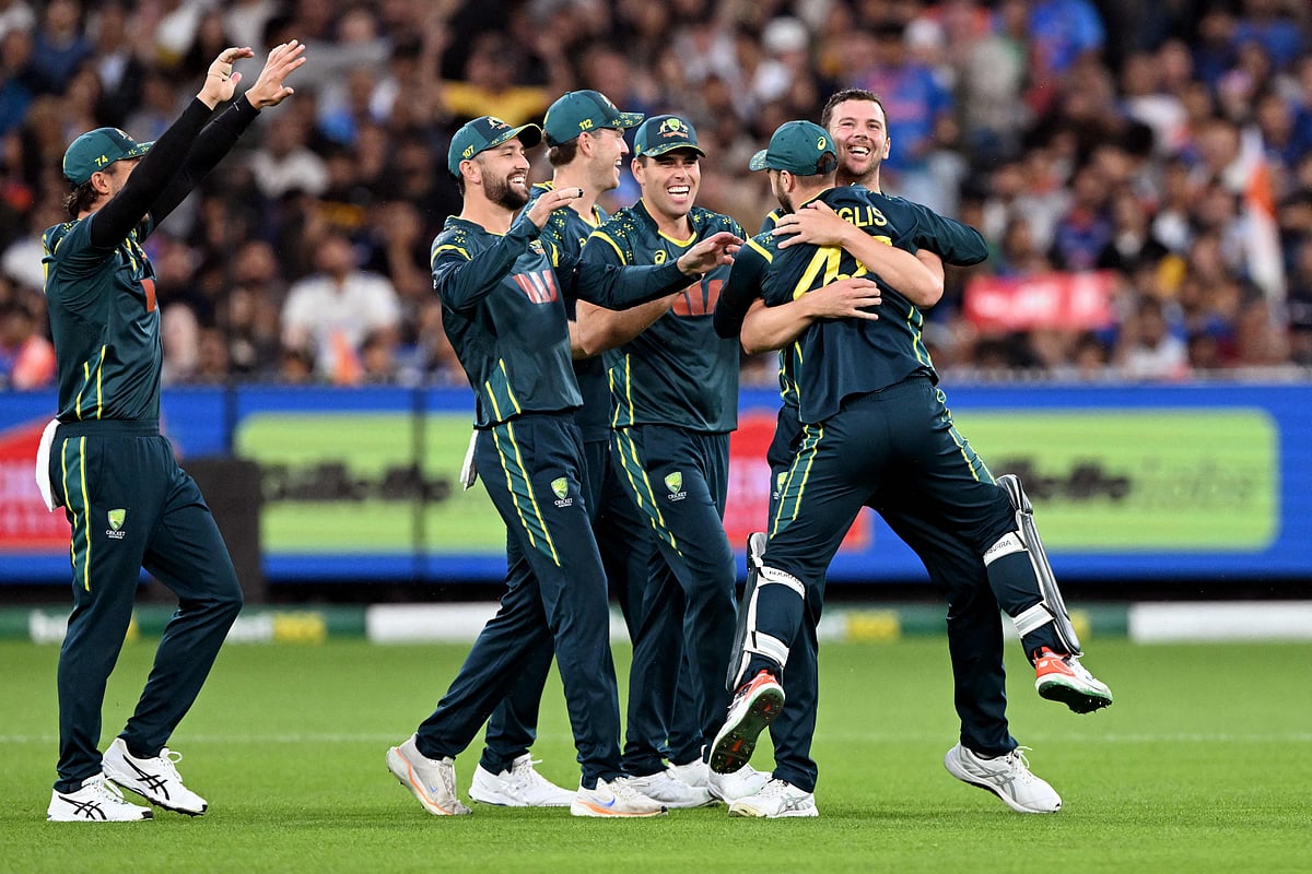 ভারতের আরও একটি উইকেট পতনের পর অস্ট্রেলিয়ার খেলোয়াড়দের উচ্ছ্বাস