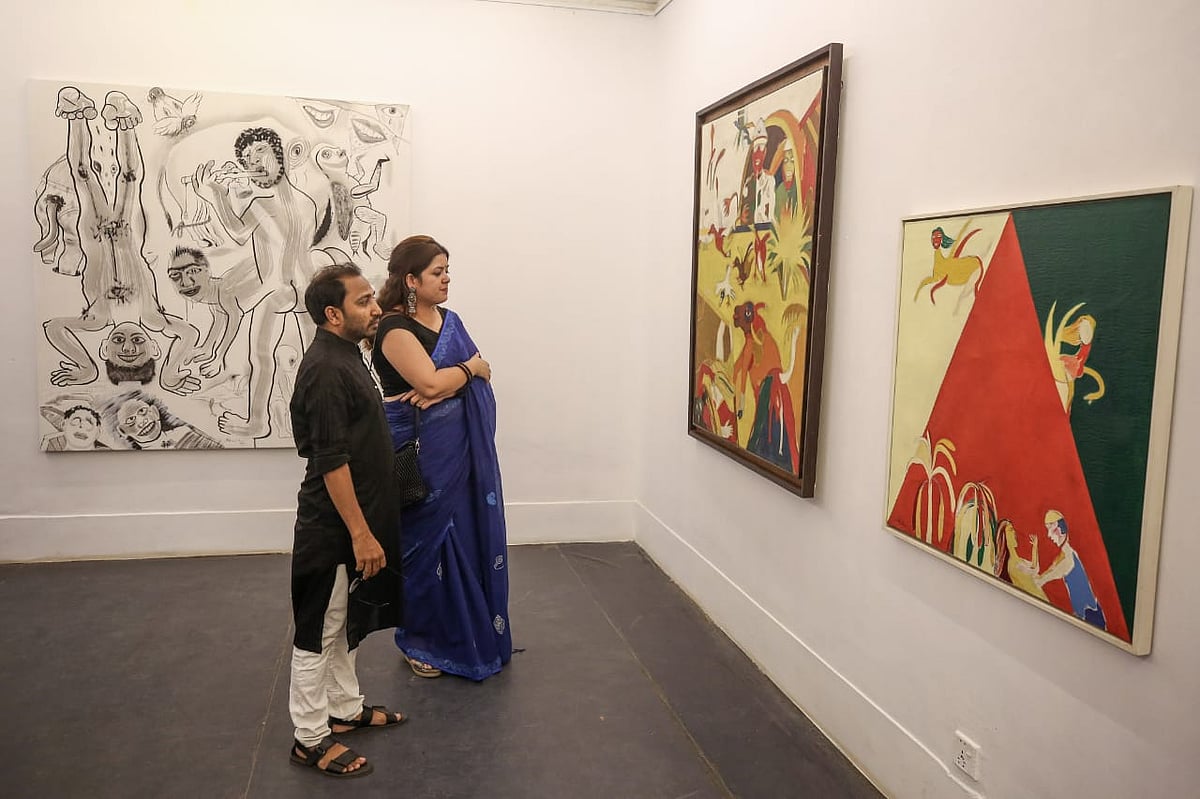 কলাকেন্দ্রে প্রদর্শিত হচ্ছে শিল্প প্রদর্শনী `ফিরে দেখা'। প্রদর্শনীটিতে স্থান পেয়েছে ১৪ জন সনামধন্য শিল্পীর শিল্পকর্ম