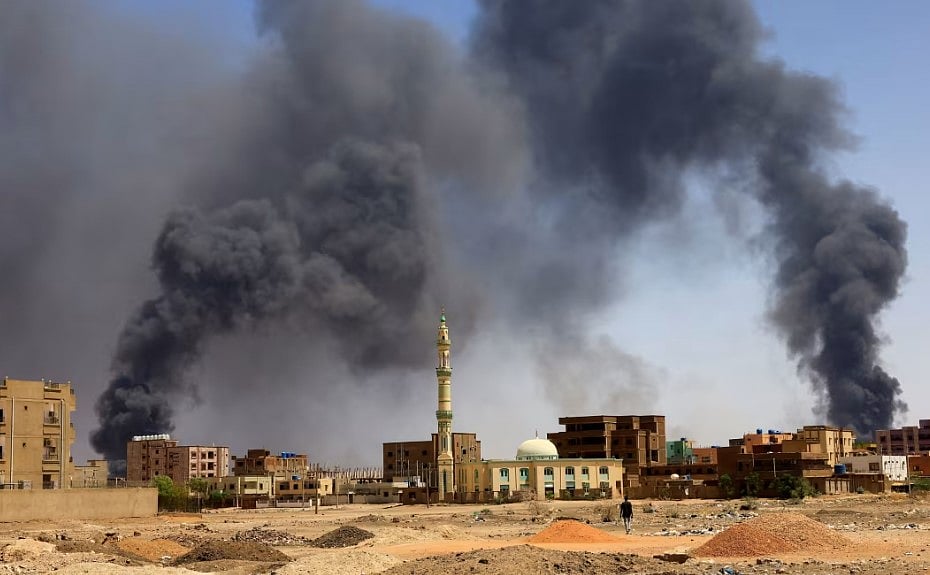 গৃহযুদ্ধের আগুনে জ্বলছে সুদানের রাজধানী খার্তুম।