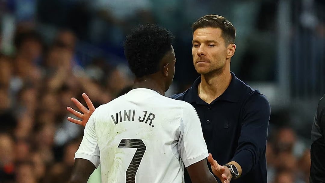 এল ক্লাসিকোতে বদলি হয়ে যাওয়ার পর ক্ষোভে মাঠ ছেড়ে যাওয়ার জন্য ভিনিসিয়ুসের কোনো শাস্তি হবে না বলে জানিয়েছেন রিয়াল মাদ্রিদের কোচ জাবি আলোনসো