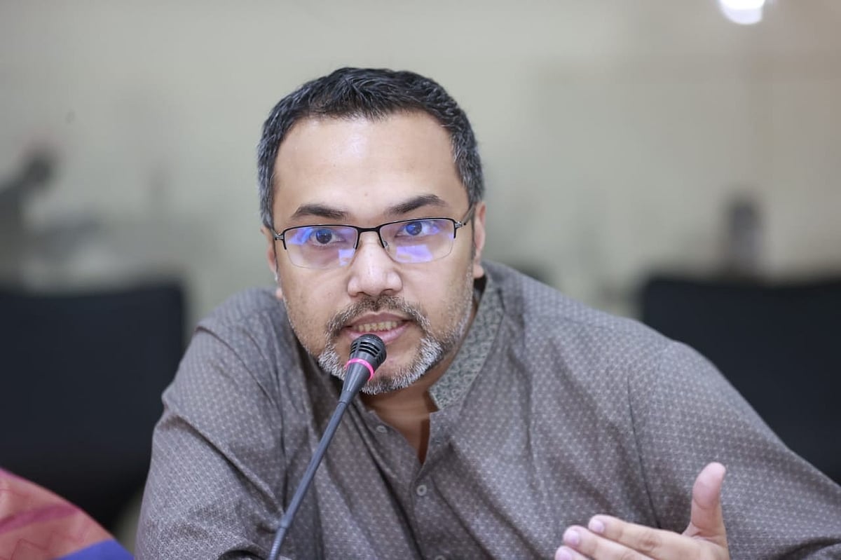 বিএনপির ভারপ্রাপ্ত চেয়ারম্যান তারেক রহমানের উপদেষ্টা মাহদী আমিন। আজ শনিবার রাজধানীর কারওয়ান বাজারে প্রথম আলো কার্যালয়ে ‘বাংলাদেশ পুলিশের সংস্কার: চ্যালেঞ্জ ও করণীয়’ শীর্ষক গোলটেবিল বৈঠকে