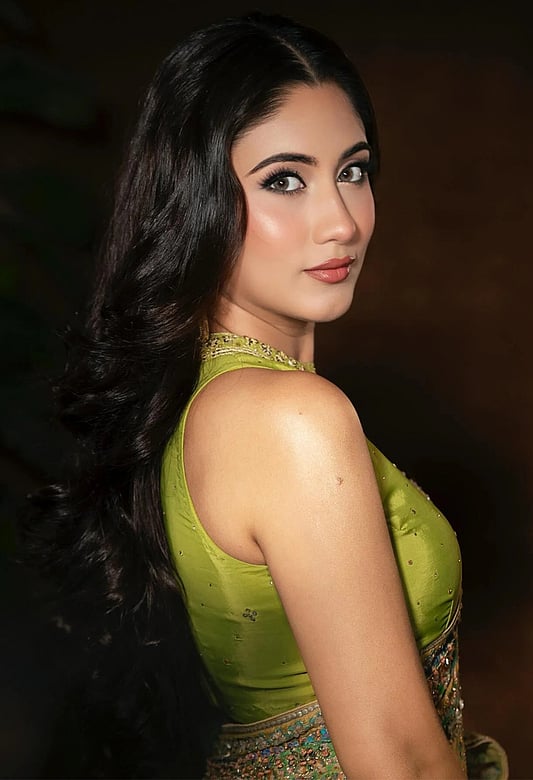 Qiz veb-kamerada onanizm va cums.