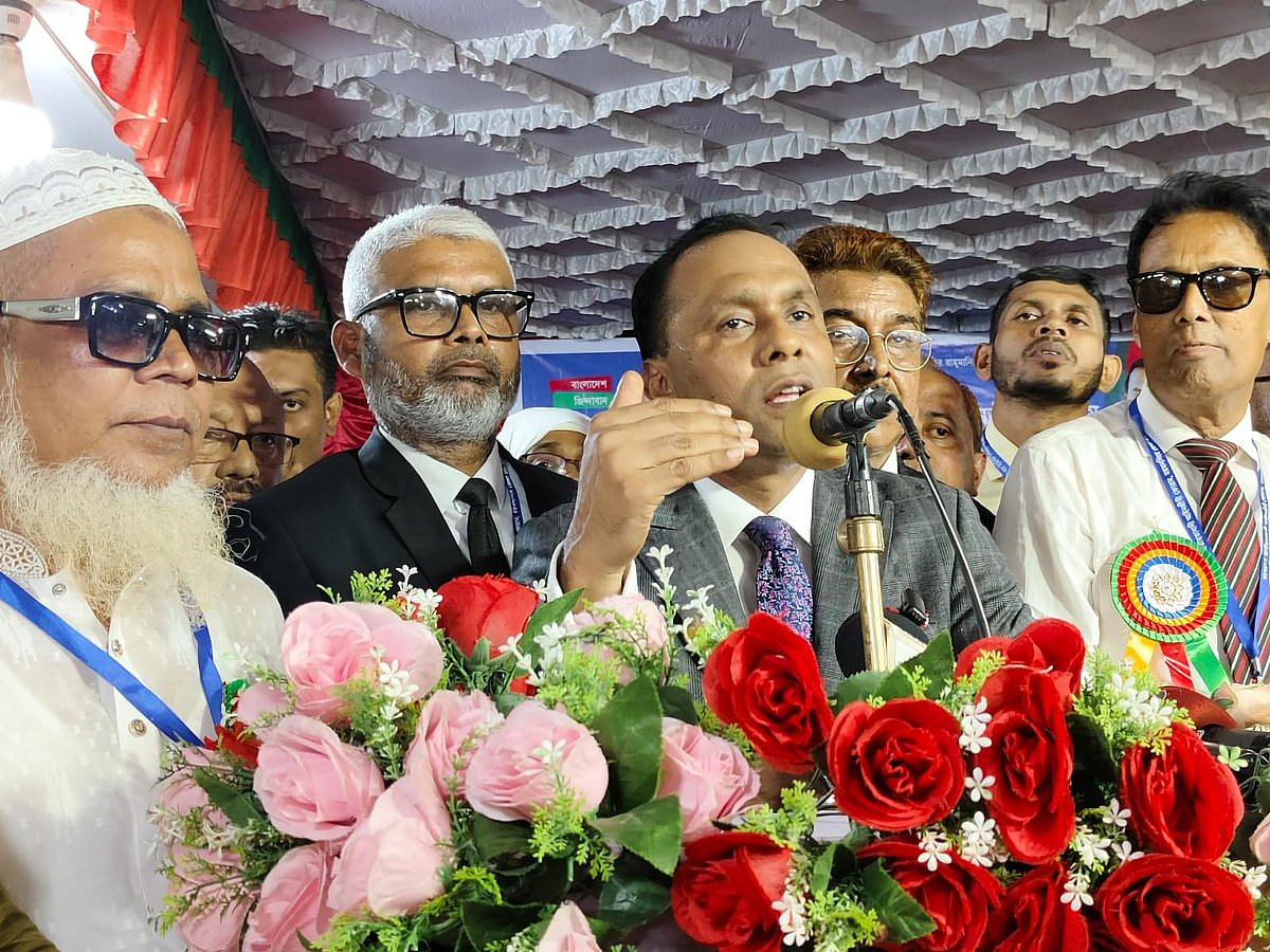 জাতীয়তাবাদী আইনজীবী ফোরামের দ্বিবার্ষিক সম্মেলনে বিএনপির আইনবিষয়ক সম্পাদক কায়সার কামাল। আজ দুপুরে ময়মনসিংহ জেলা আইনজীবী সমিতির কার্যালয়ে